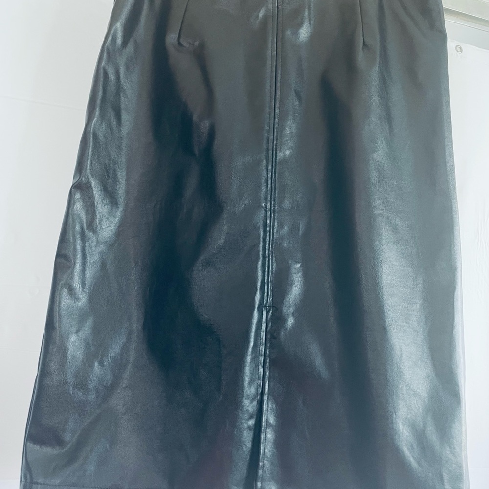 Elegant Black Leather Skirt
